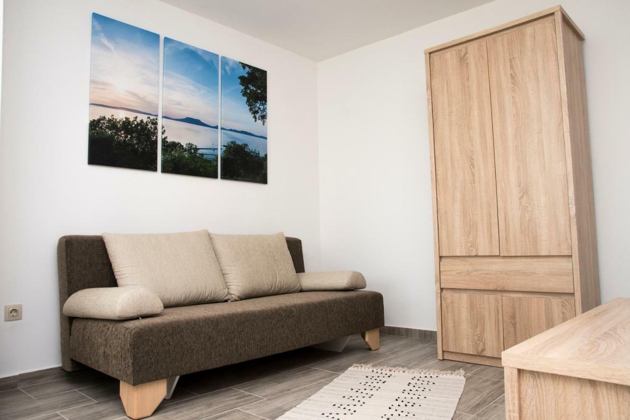 Akvarium Apartmanhazak ケストヘイ エクステリア 写真
